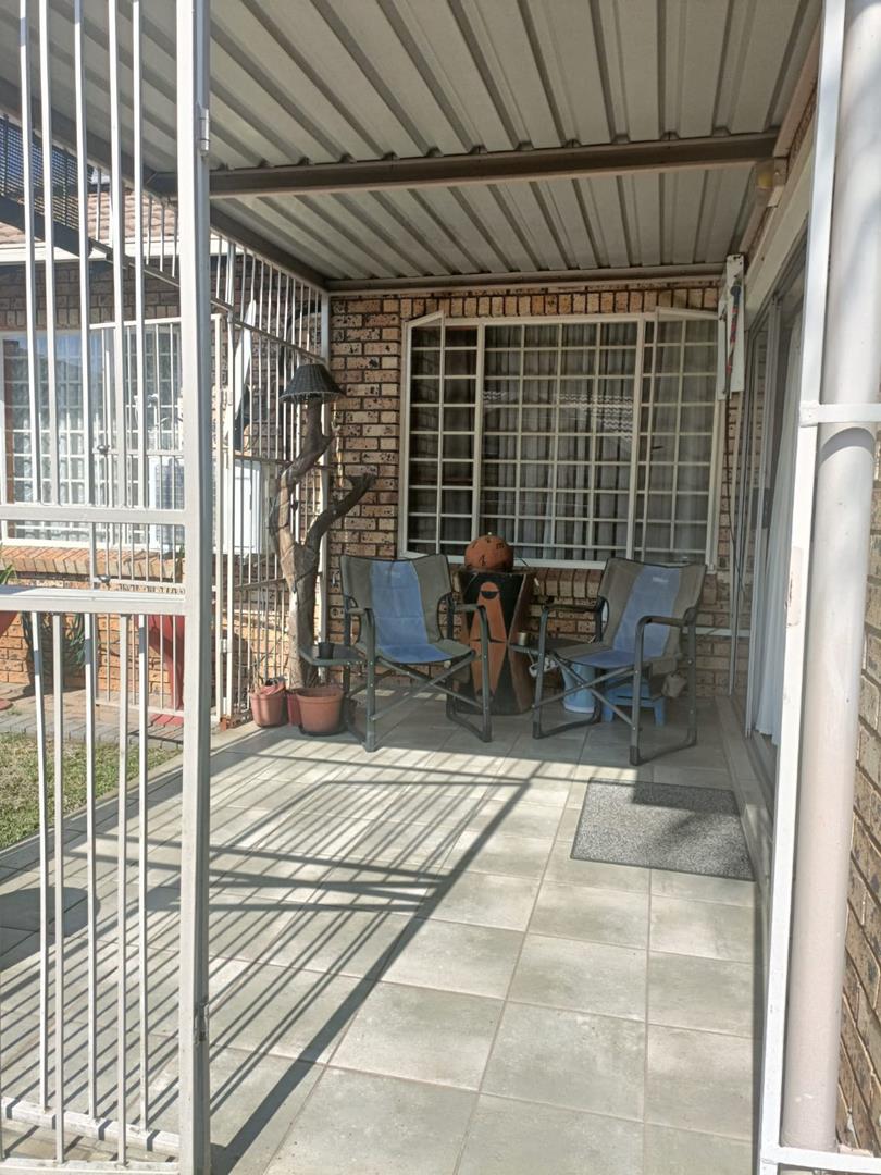 2 Bedroom Property for Sale in Annlin Gauteng