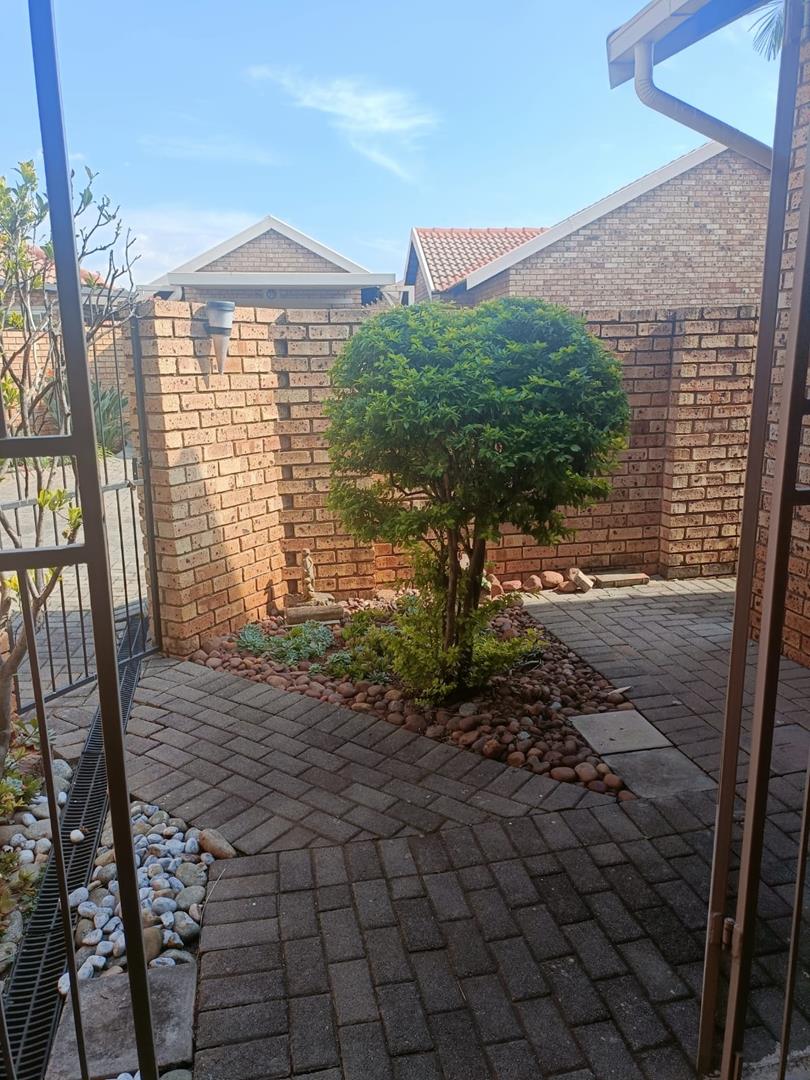 2 Bedroom Property for Sale in Annlin Gauteng