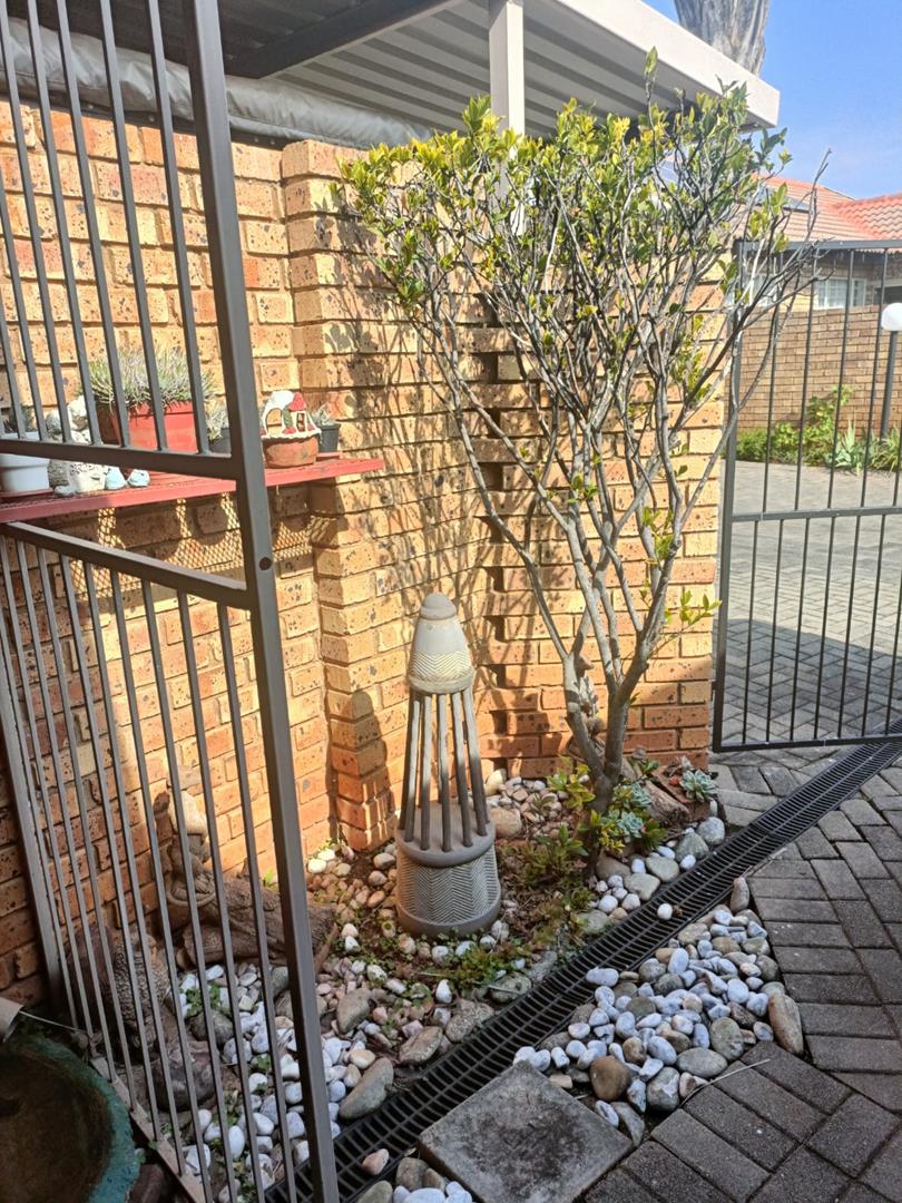 2 Bedroom Property for Sale in Annlin Gauteng