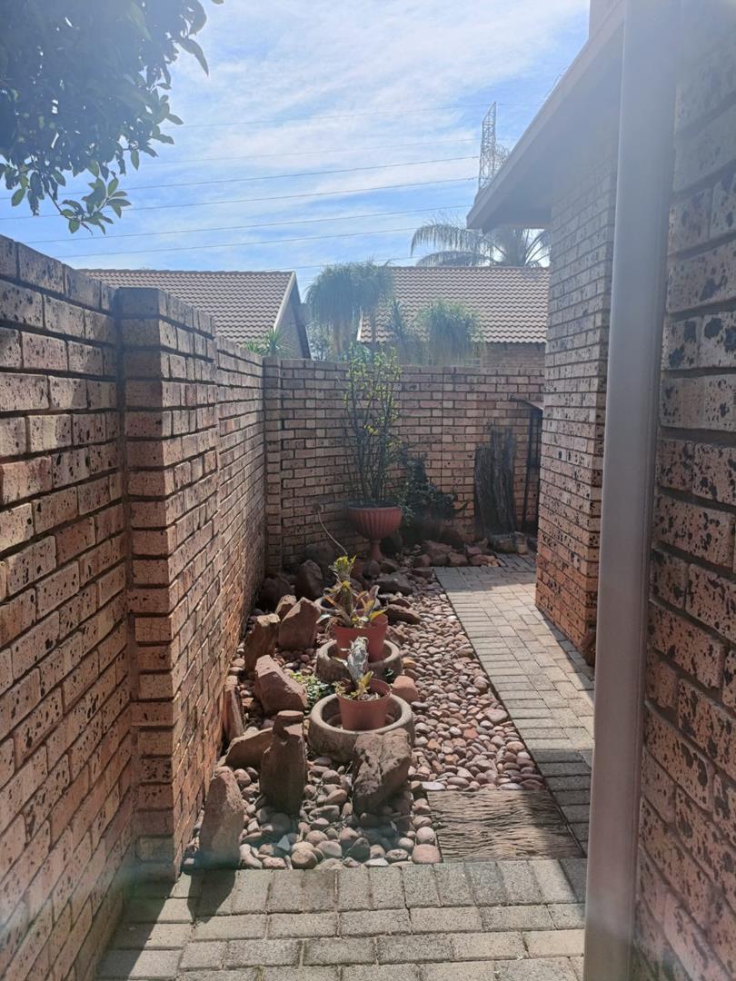 2 Bedroom Property for Sale in Annlin Gauteng
