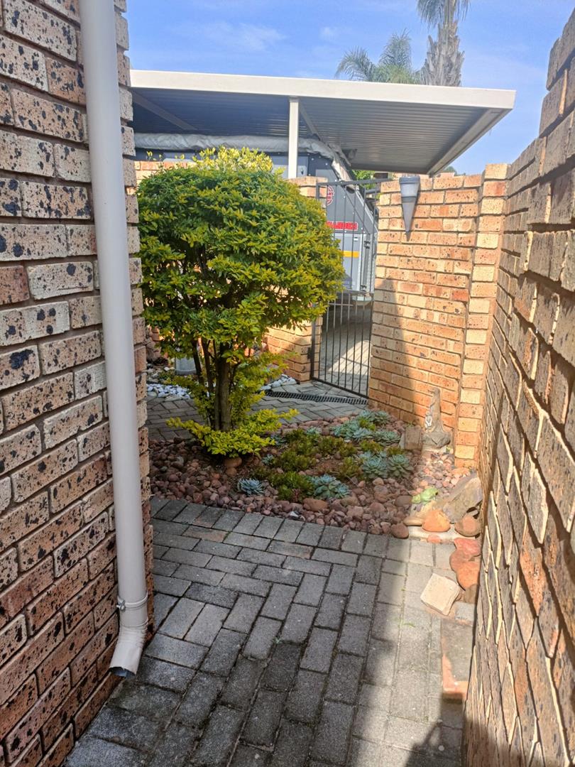 2 Bedroom Property for Sale in Annlin Gauteng