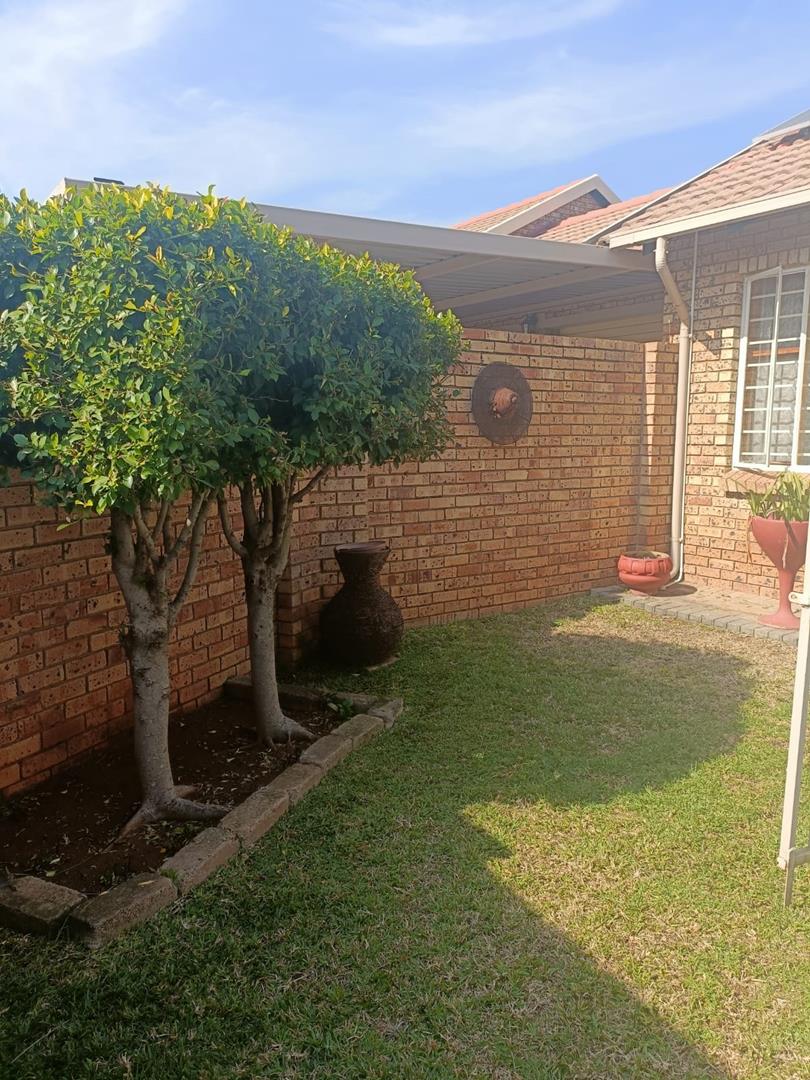 2 Bedroom Property for Sale in Annlin Gauteng