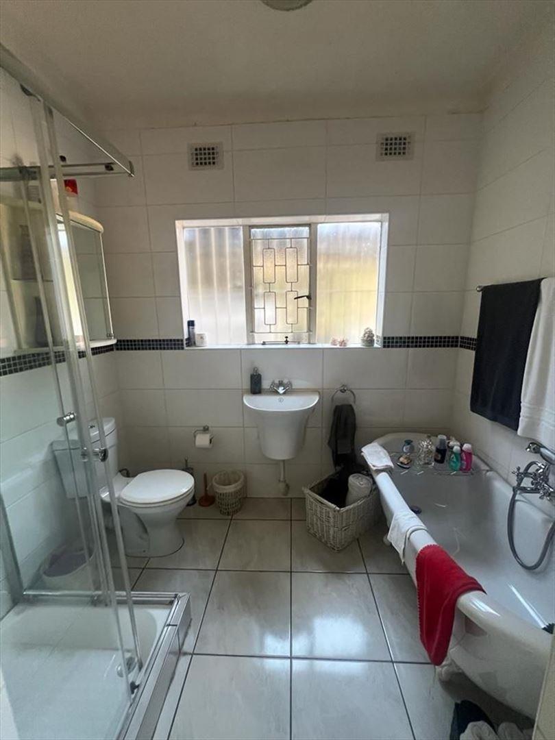 4 Bedroom Property for Sale in Beyerspark Gauteng