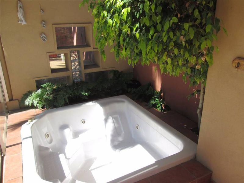 4 Bedroom Property for Sale in Beyerspark Gauteng