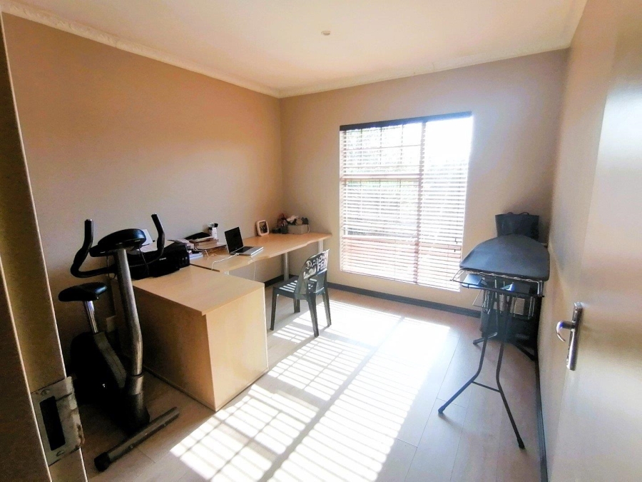 4 Bedroom Property for Sale in Annlin Gauteng
