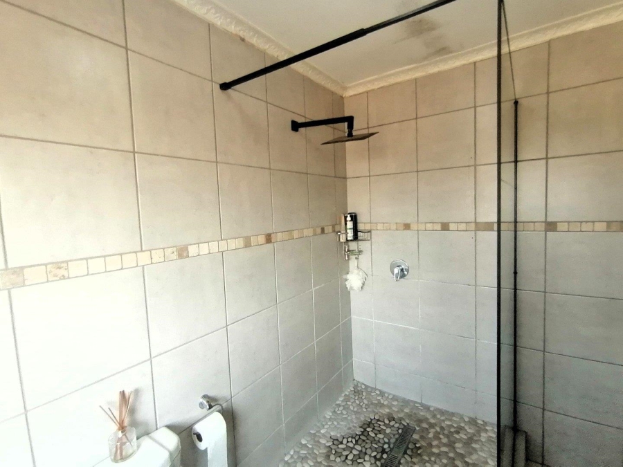 4 Bedroom Property for Sale in Annlin Gauteng