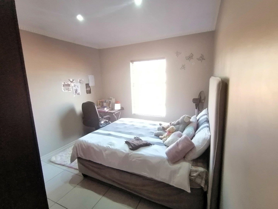4 Bedroom Property for Sale in Annlin Gauteng
