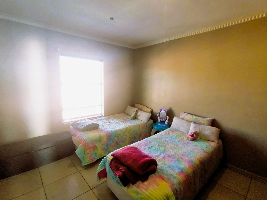 4 Bedroom Property for Sale in Annlin Gauteng