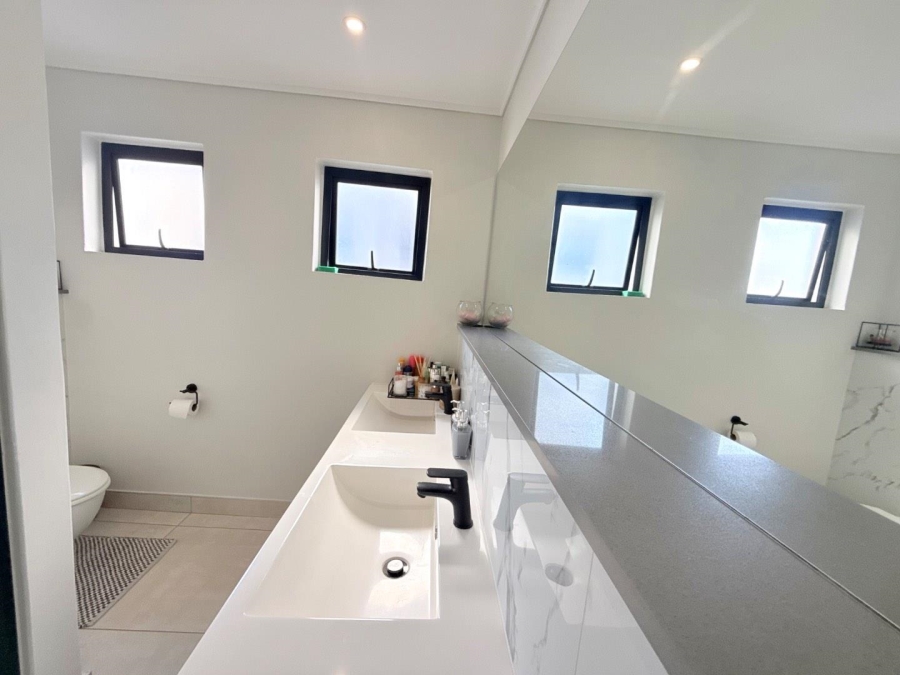 3 Bedroom Property for Sale in Waterfall Gauteng