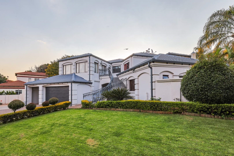 To Let 4 Bedroom Property for Rent in Woodhill Estate Gauteng