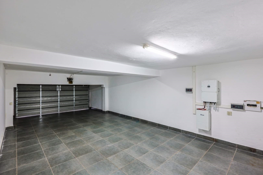 To Let 4 Bedroom Property for Rent in Woodhill Estate Gauteng