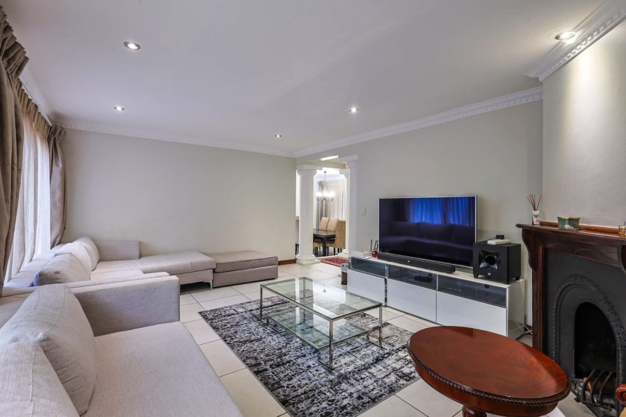 To Let 4 Bedroom Property for Rent in Woodhill Estate Gauteng