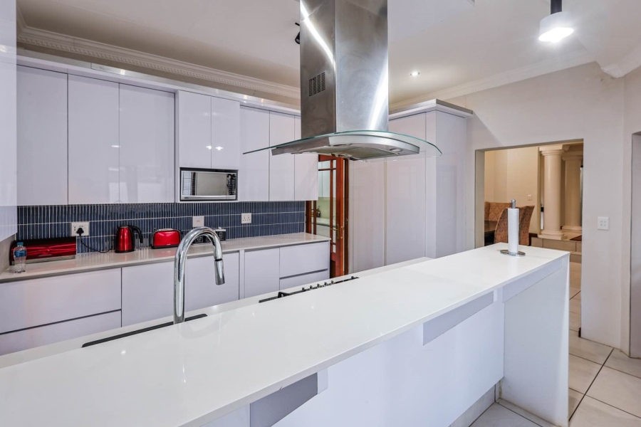 To Let 4 Bedroom Property for Rent in Woodhill Estate Gauteng