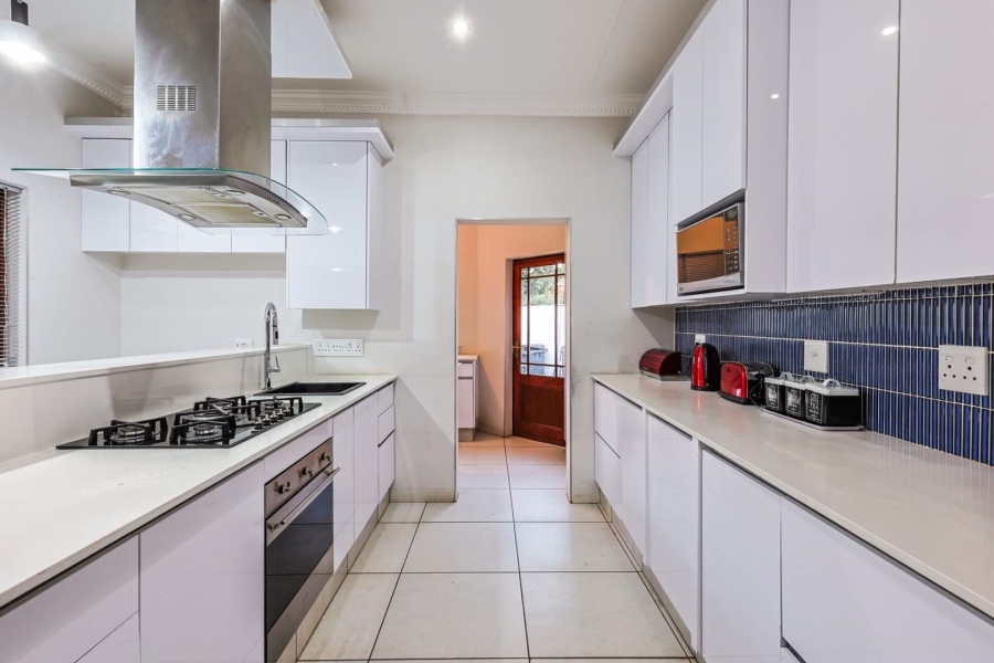 To Let 4 Bedroom Property for Rent in Woodhill Estate Gauteng