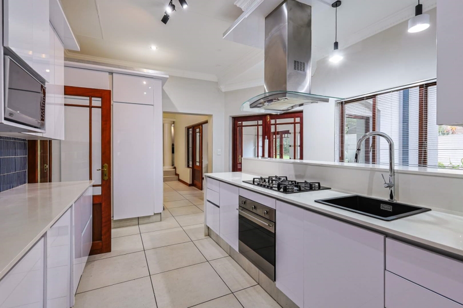 To Let 4 Bedroom Property for Rent in Woodhill Estate Gauteng