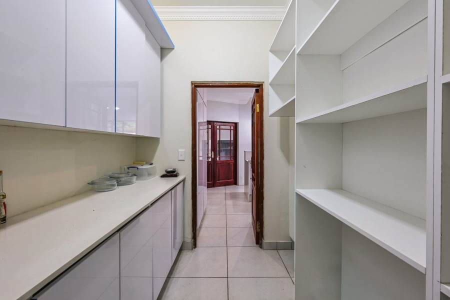 To Let 4 Bedroom Property for Rent in Woodhill Estate Gauteng
