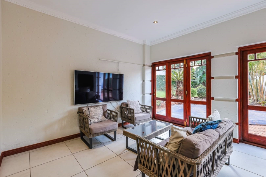 To Let 4 Bedroom Property for Rent in Woodhill Estate Gauteng