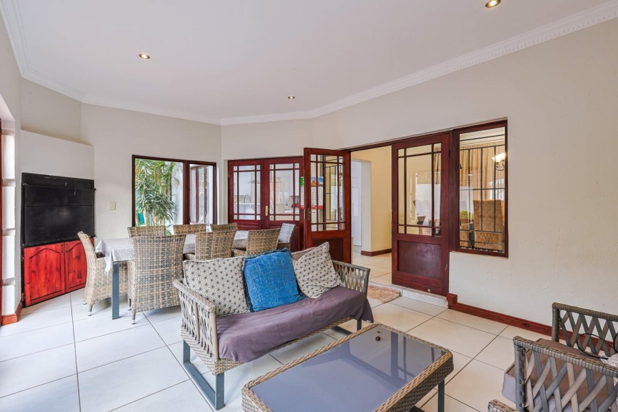 To Let 4 Bedroom Property for Rent in Woodhill Estate Gauteng
