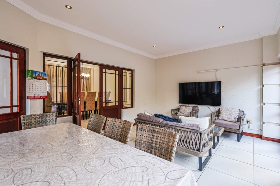 To Let 4 Bedroom Property for Rent in Woodhill Estate Gauteng