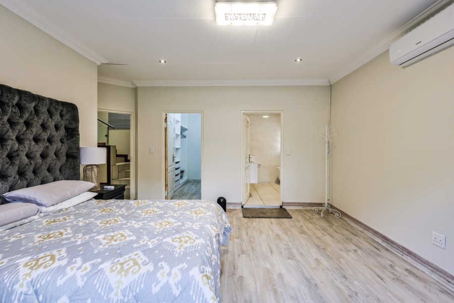 To Let 4 Bedroom Property for Rent in Woodhill Estate Gauteng