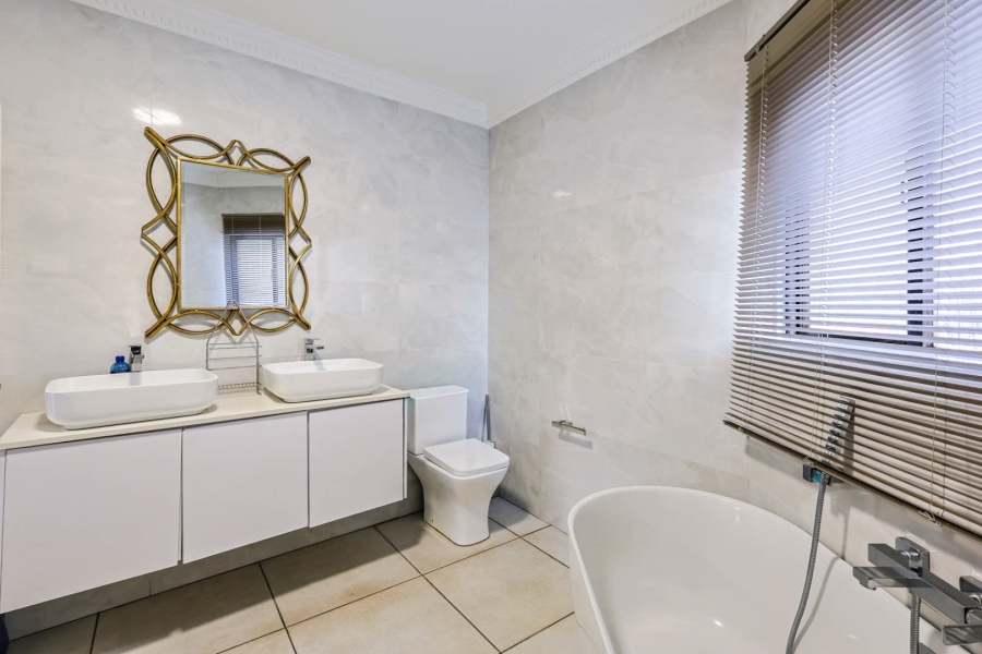 To Let 4 Bedroom Property for Rent in Woodhill Estate Gauteng