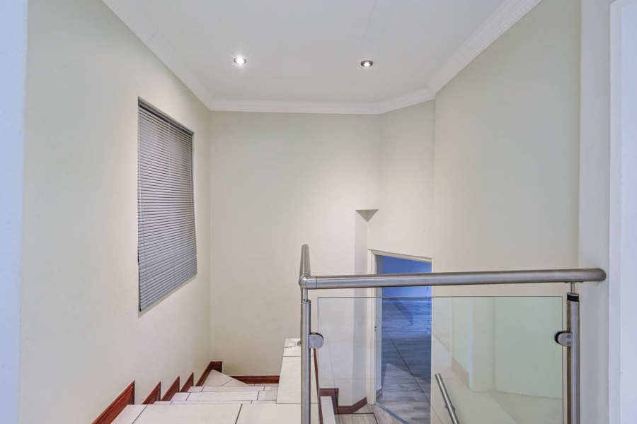 To Let 4 Bedroom Property for Rent in Woodhill Estate Gauteng