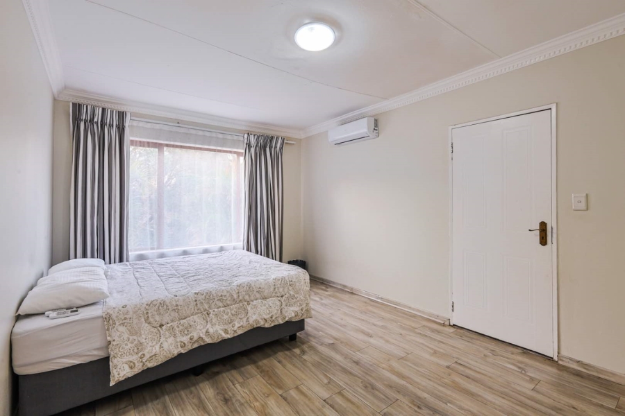To Let 4 Bedroom Property for Rent in Woodhill Estate Gauteng