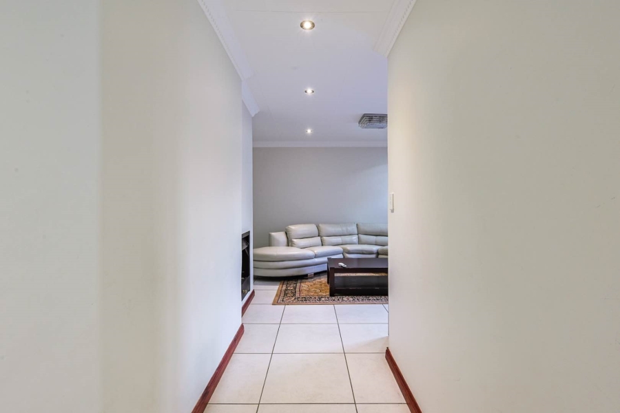 To Let 4 Bedroom Property for Rent in Woodhill Estate Gauteng