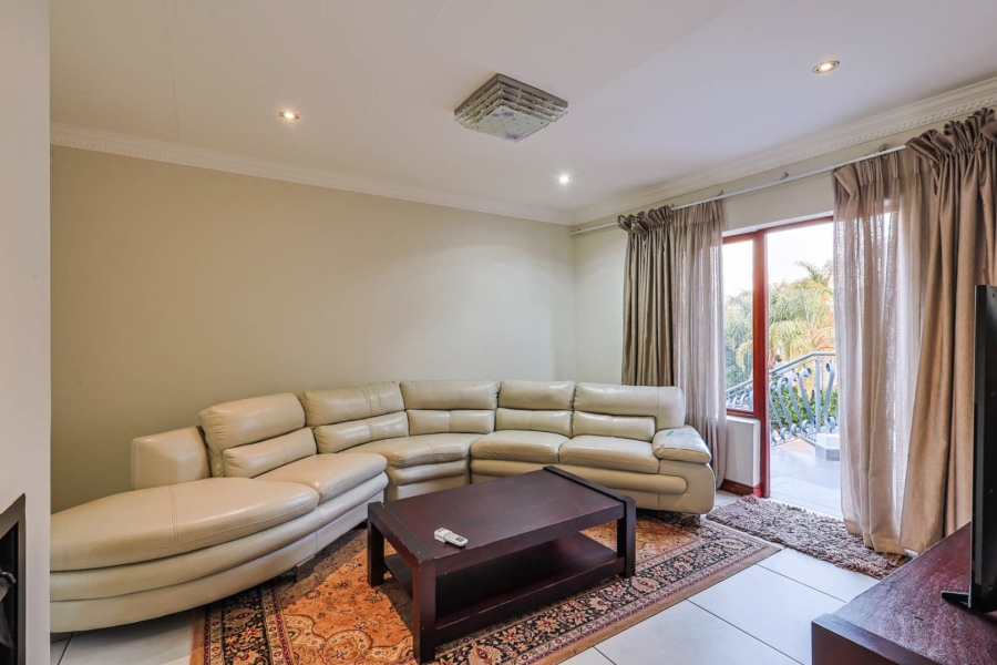 To Let 4 Bedroom Property for Rent in Woodhill Estate Gauteng