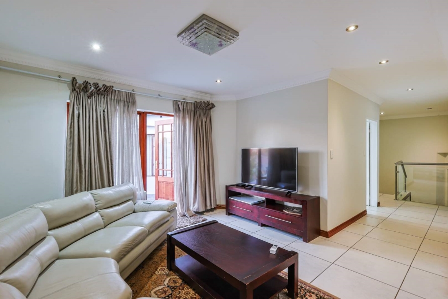 To Let 4 Bedroom Property for Rent in Woodhill Estate Gauteng