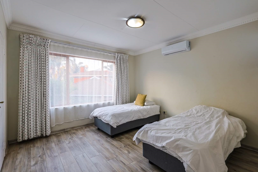 To Let 4 Bedroom Property for Rent in Woodhill Estate Gauteng