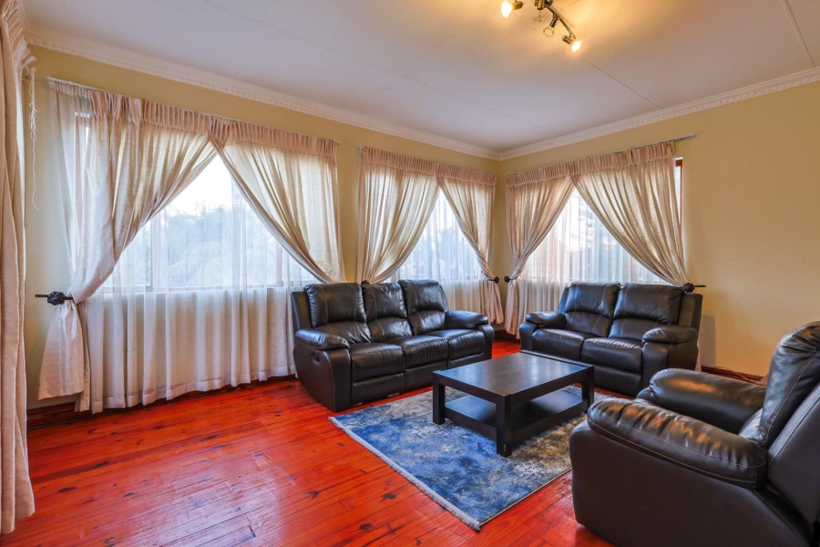 To Let 4 Bedroom Property for Rent in Woodhill Estate Gauteng