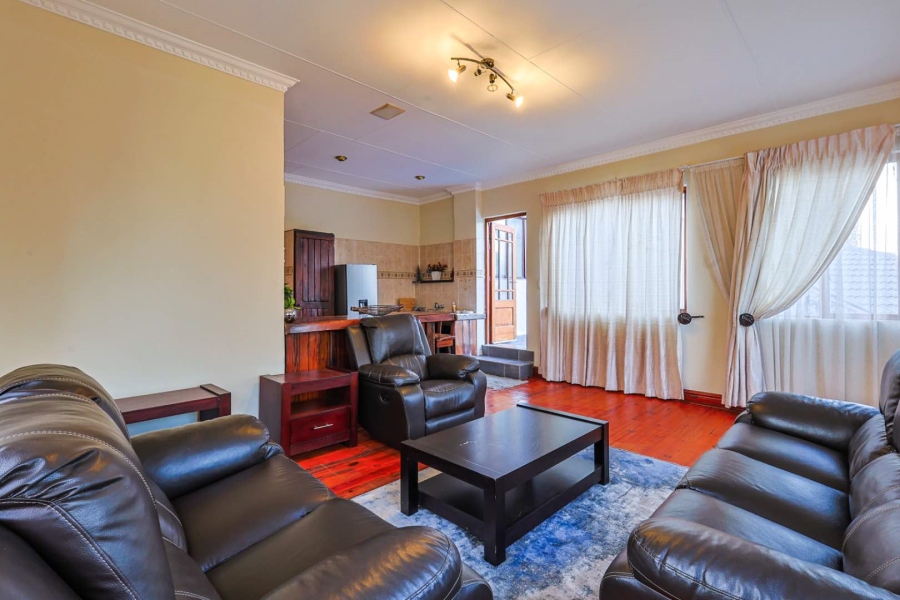 To Let 4 Bedroom Property for Rent in Woodhill Estate Gauteng