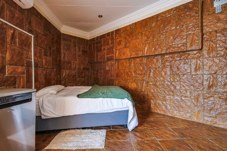 To Let 4 Bedroom Property for Rent in Woodhill Estate Gauteng