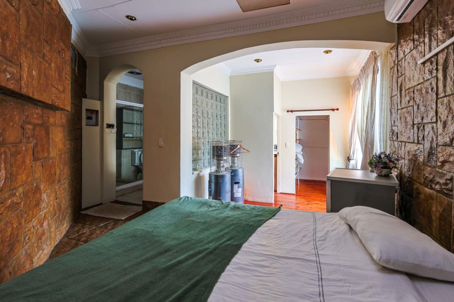 To Let 4 Bedroom Property for Rent in Woodhill Estate Gauteng