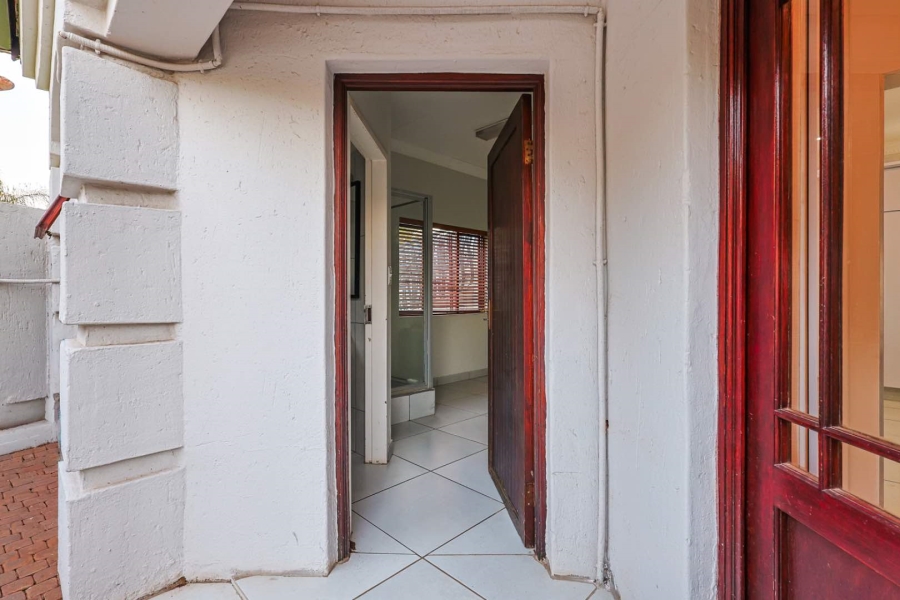 To Let 4 Bedroom Property for Rent in Woodhill Estate Gauteng