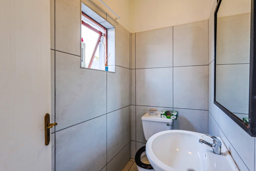 To Let 4 Bedroom Property for Rent in Woodhill Estate Gauteng