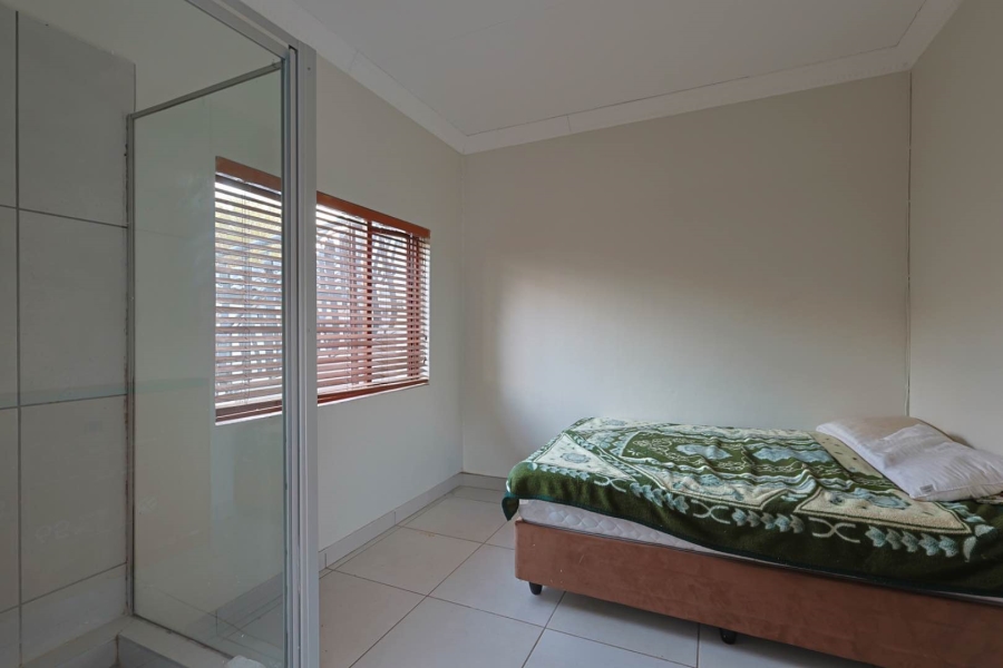 To Let 4 Bedroom Property for Rent in Woodhill Estate Gauteng