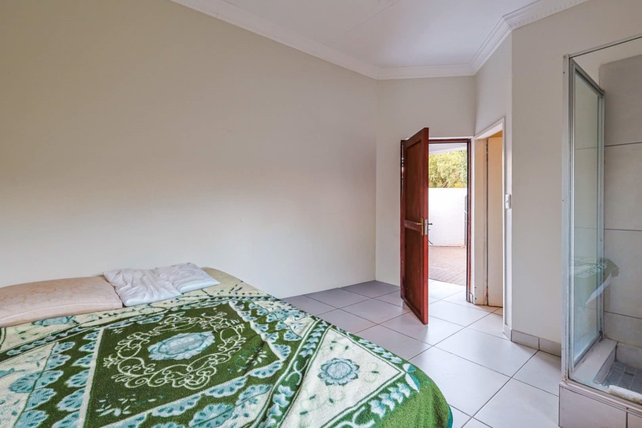 To Let 4 Bedroom Property for Rent in Woodhill Estate Gauteng