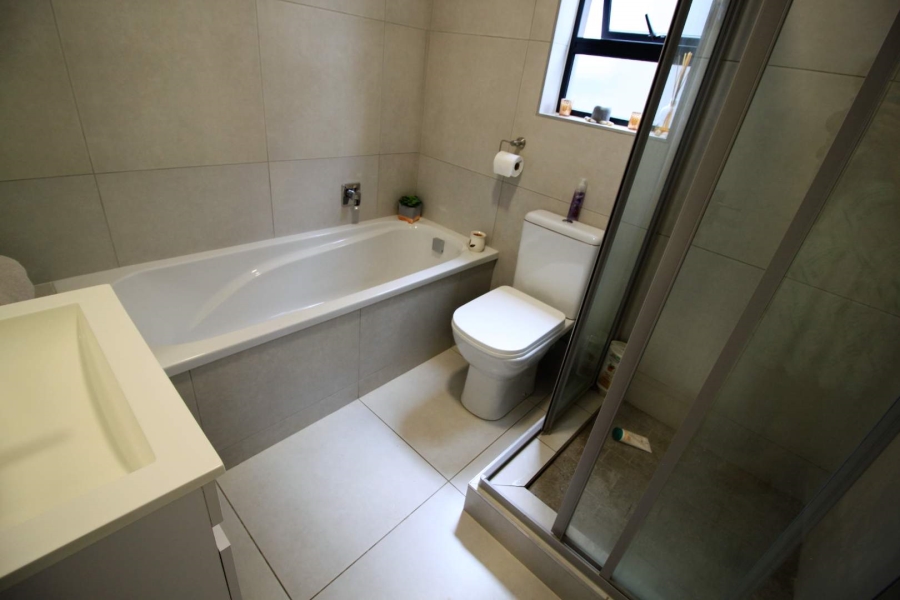 To Let 2 Bedroom Property for Rent in Beverley Gauteng