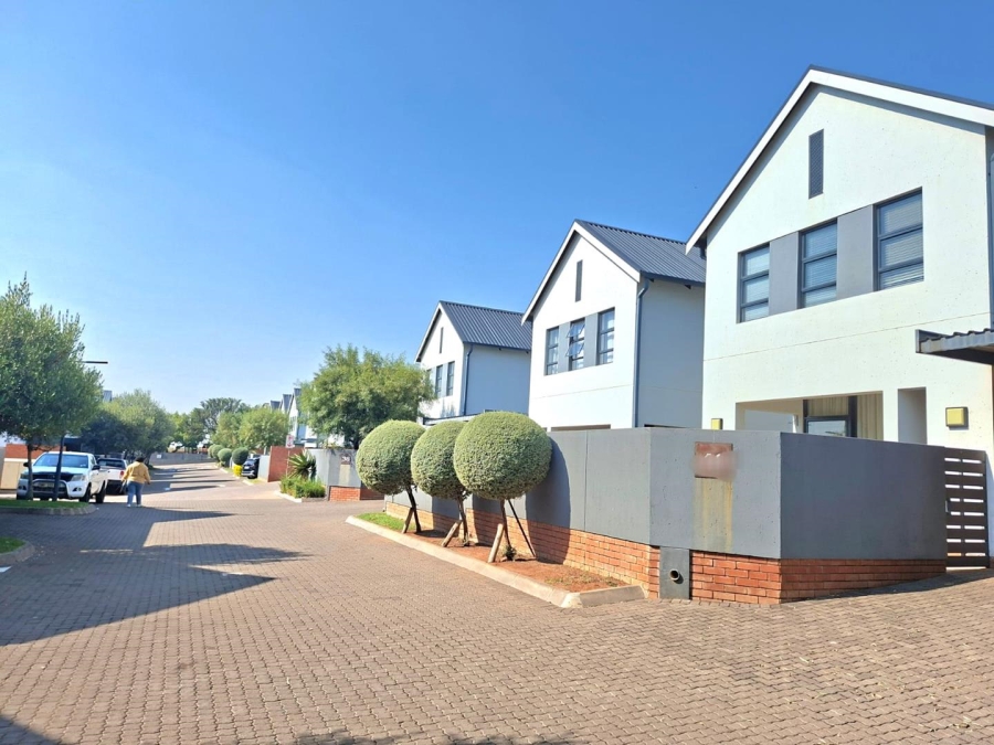 To Let 3 Bedroom Property for Rent in Pinehaven Gauteng