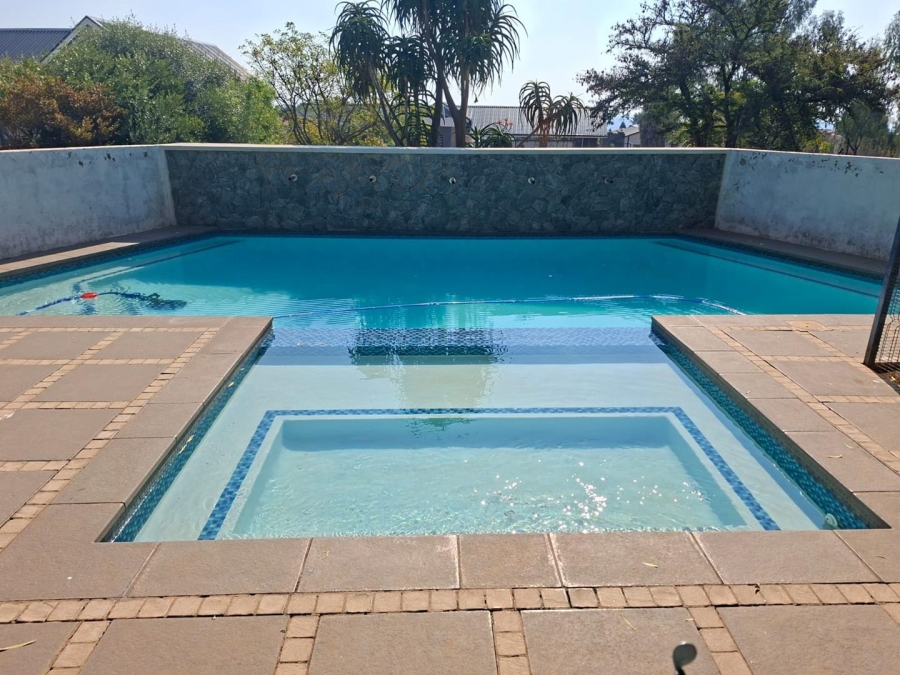 To Let 3 Bedroom Property for Rent in Pinehaven Gauteng