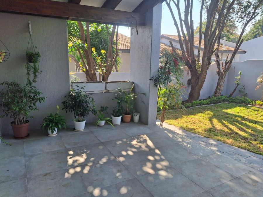 To Let 2 Bedroom Property for Rent in Sandown Gauteng