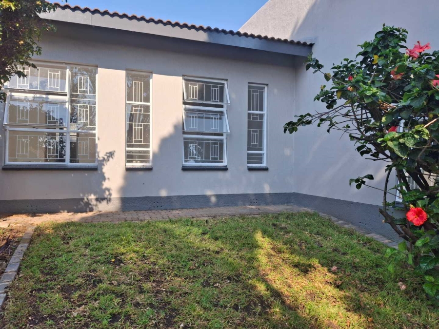 To Let 2 Bedroom Property for Rent in Sandown Gauteng