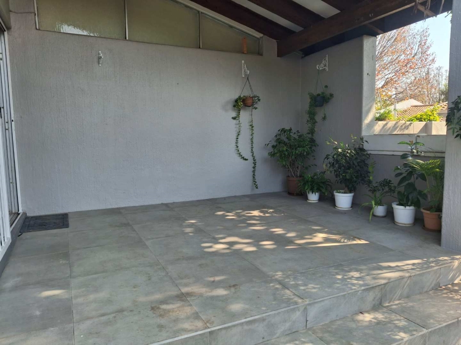 To Let 2 Bedroom Property for Rent in Sandown Gauteng