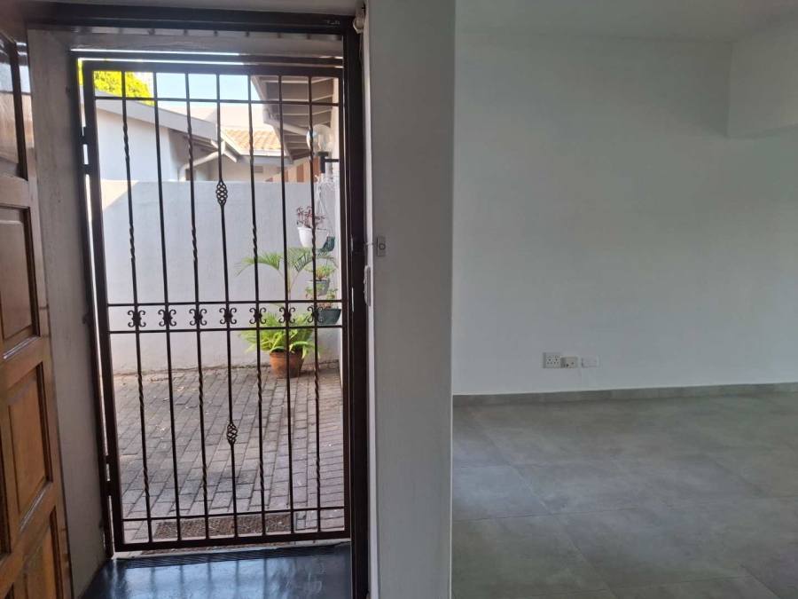 To Let 2 Bedroom Property for Rent in Sandown Gauteng
