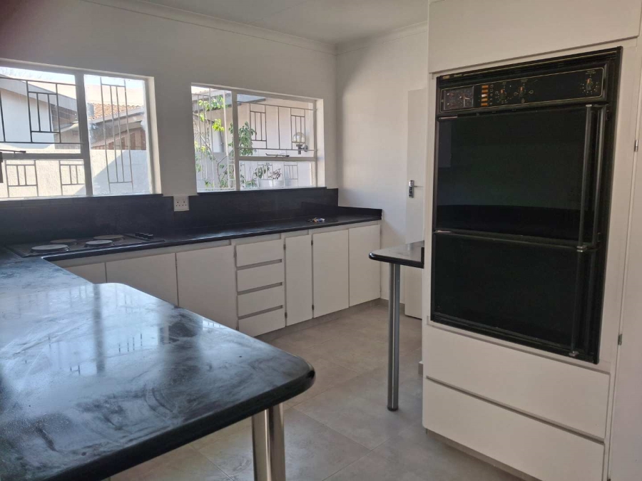To Let 2 Bedroom Property for Rent in Sandown Gauteng