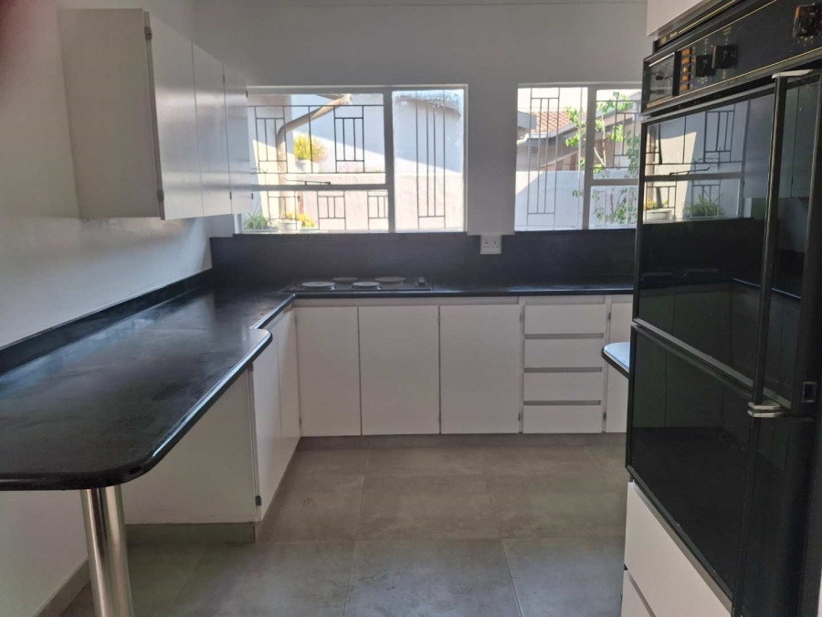 To Let 2 Bedroom Property for Rent in Sandown Gauteng