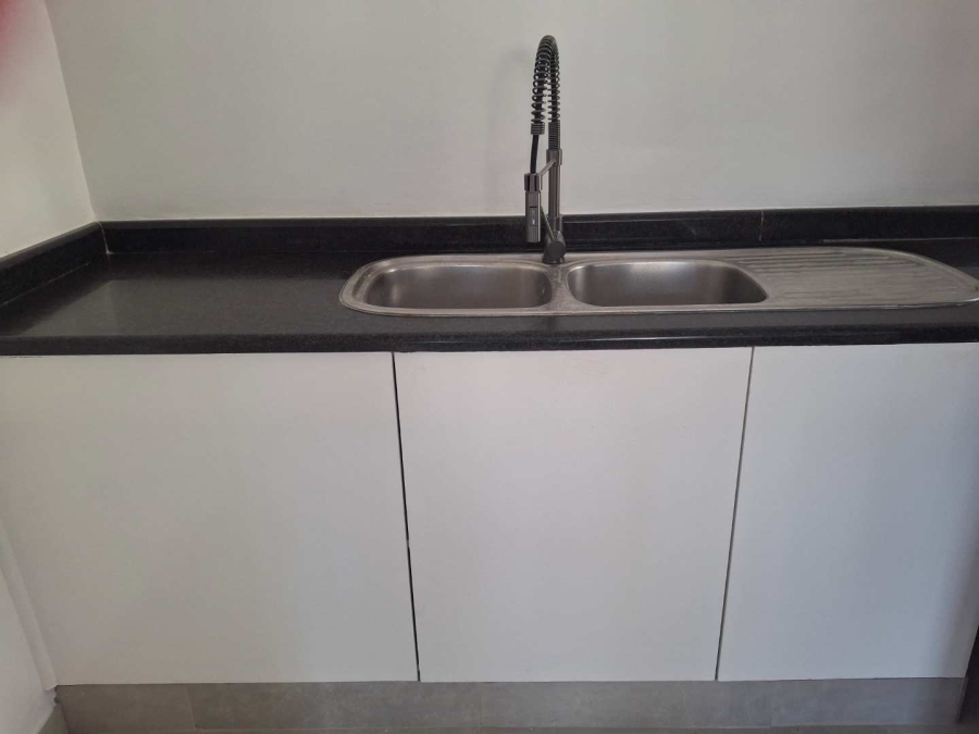 To Let 2 Bedroom Property for Rent in Sandown Gauteng