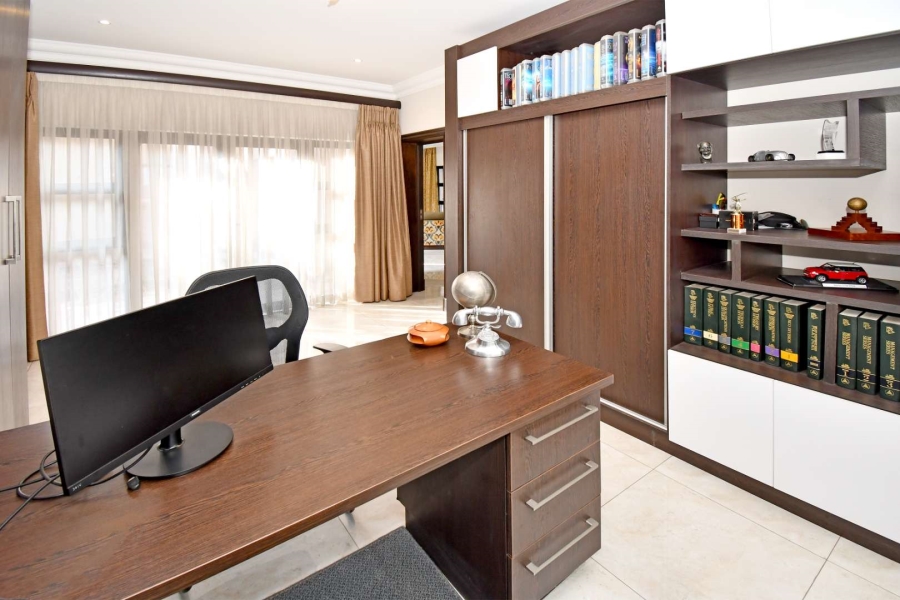 6 Bedroom Property for Sale in Blue Valley Golf Estate Gauteng